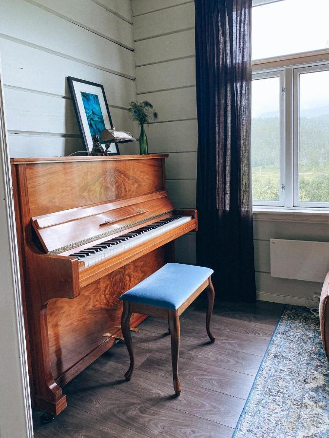 Heggjabygda Gjestegard - Historisk Tommerhus I Landlige Omgivelser Nordfjordeid Kültér fotó