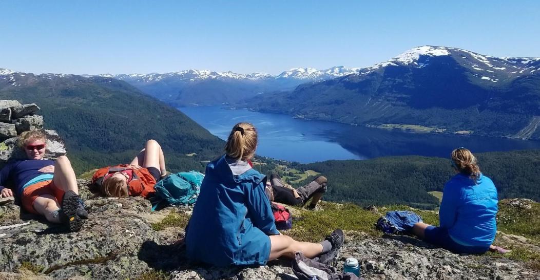 Heggjabygda Gjestegard, Nordfjordeid Kültér fotó