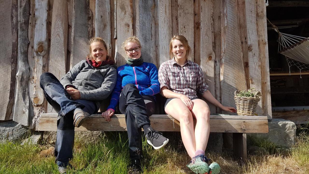 Heggjabygda Gjestegard - Historisk Tommerhus I Landlige Omgivelser Nordfjordeid Kültér fotó